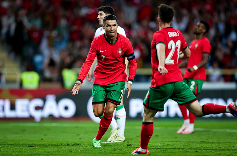 hlv-mourinho-kinh-nghiem-va-dang-cap-cua-ronaldo-se-giup-bo-dao-nha-vo-dich